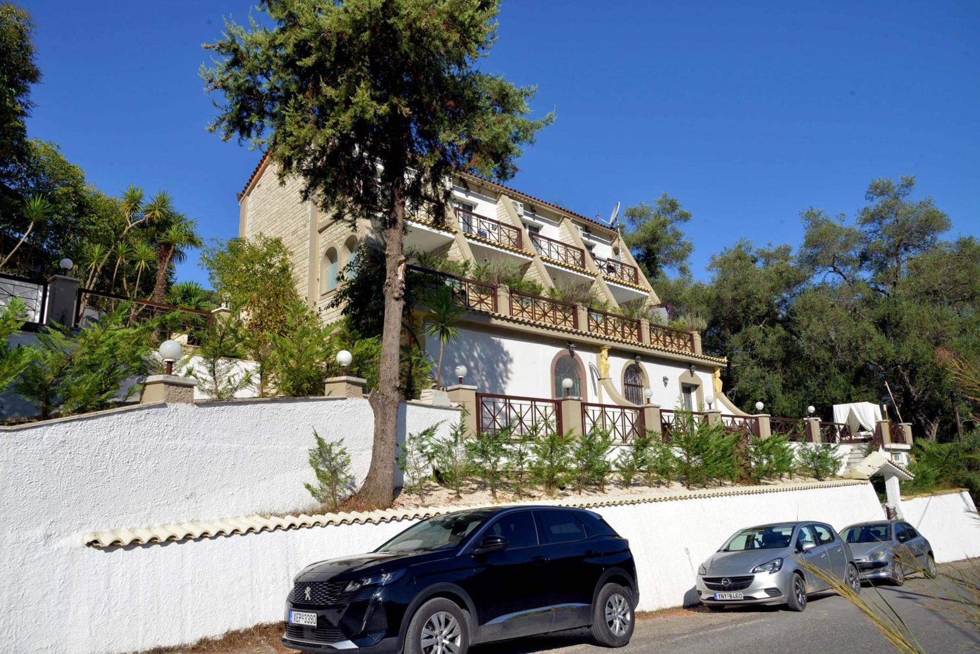 Doliva Chris Private Pool Apartment Agios Gordios (Corfu)